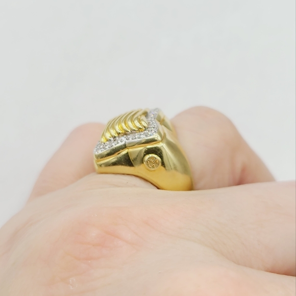 David Yurman Quatrefoil Sculpted Ring With Diamonds in 18k Gold - Picture 15 of 15